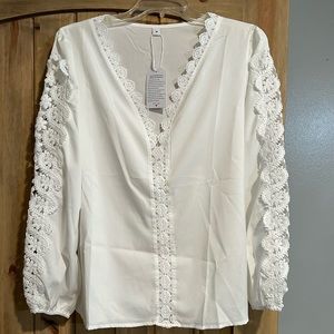 NWT LONG SLEEVE WHITE BLOUSE W/SCALLOPED LACE